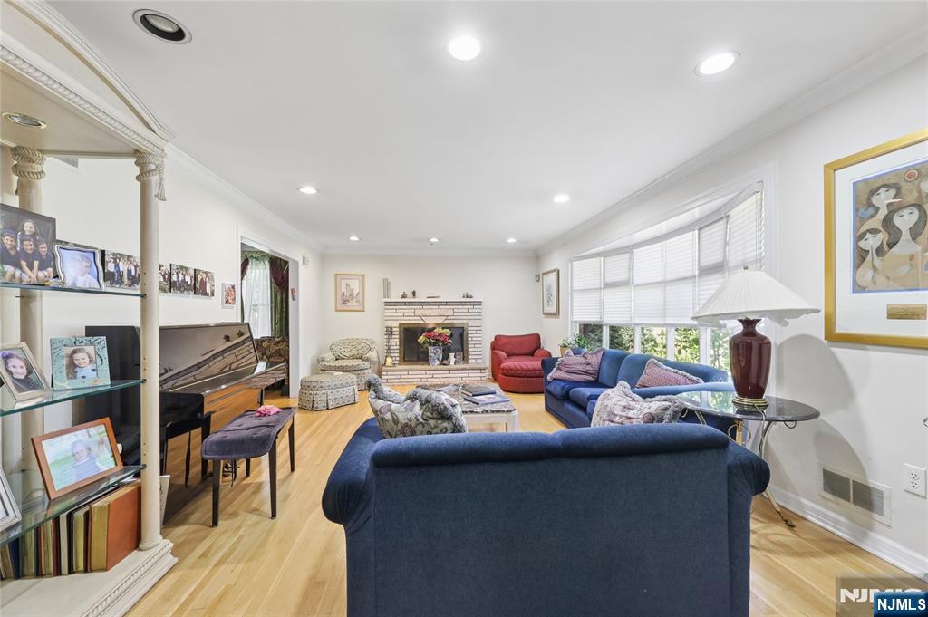 384 Rutland Avenue - Photo 3