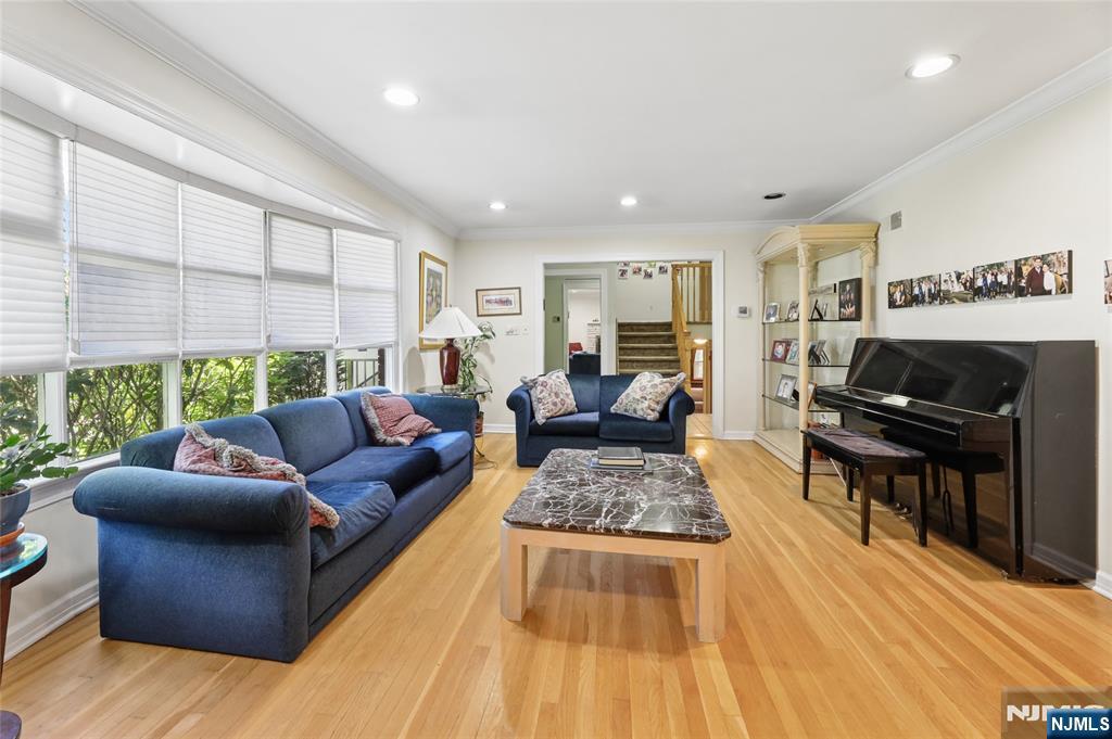 384 Rutland Avenue - Photo 4
