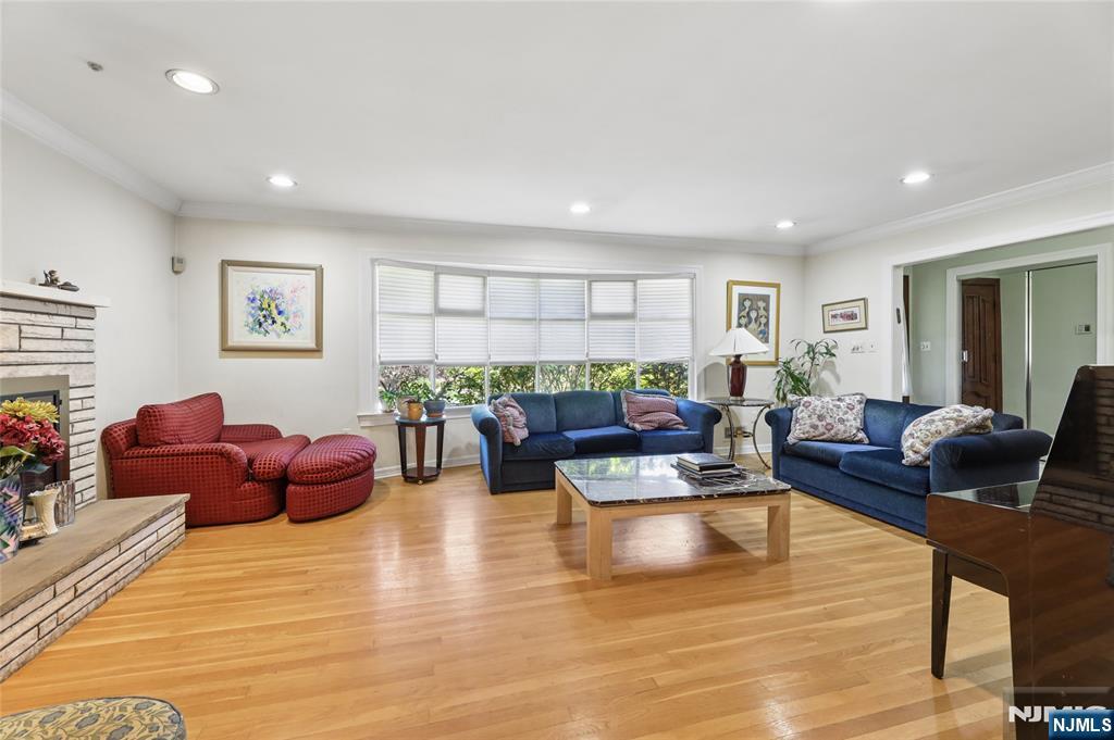 384 Rutland Avenue - Photo 5