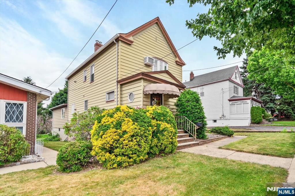 405 Page Avenue - Photo 2