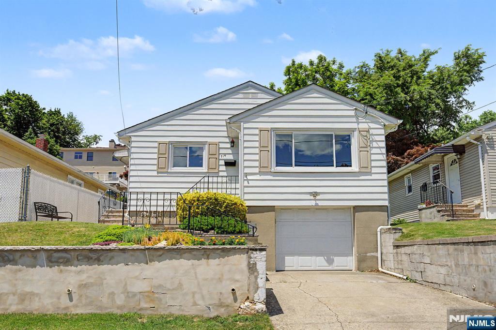 714 5th Street - Photo 1