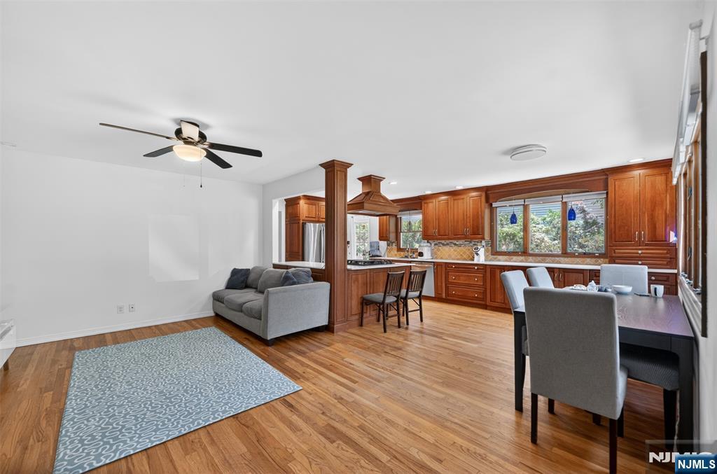 447 Van Dyke Street - Photo 2