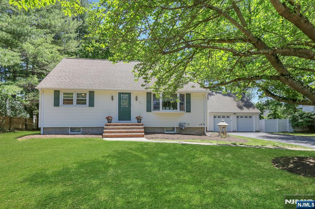 123 Chapel Rd, Mahwah, NJ 07430