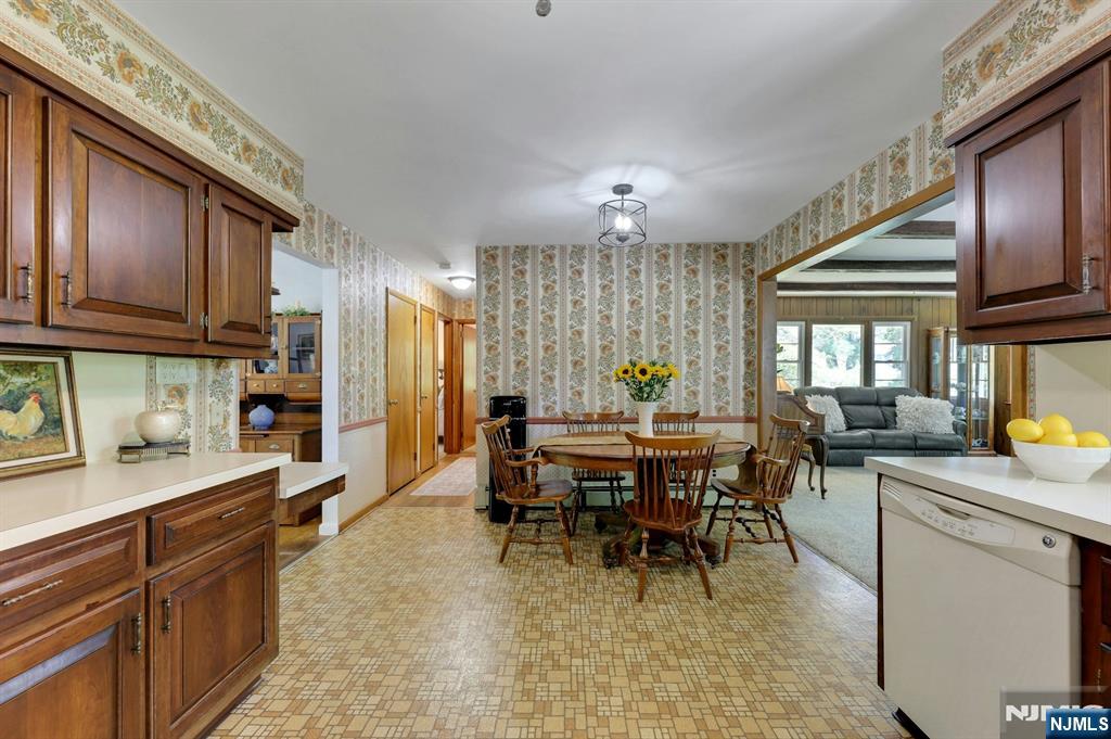 123 Chapel Rd, Mahwah, NJ 07430