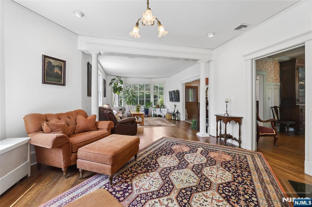 260 Knickerbocker Road — photo 11