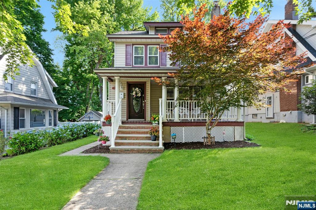 181 Selvage Ave, Teaneck, NJ 07666