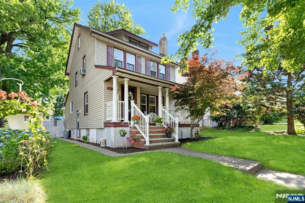 181 Selvage Ave, Teaneck, NJ 07666