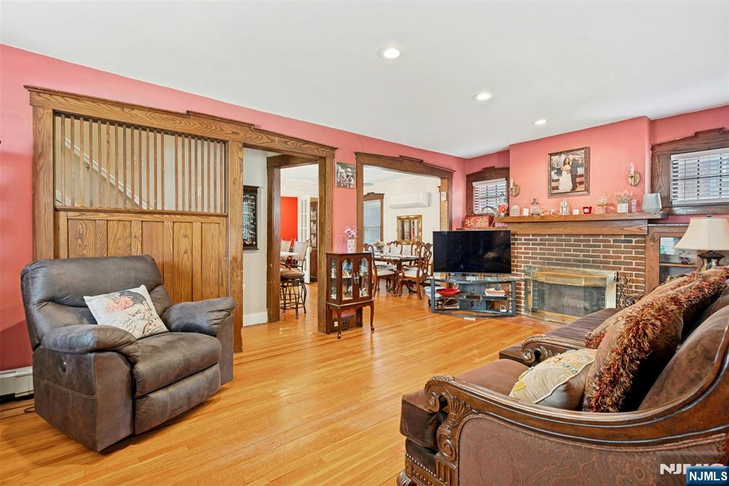 181 Selvage Ave, Teaneck, NJ 07666