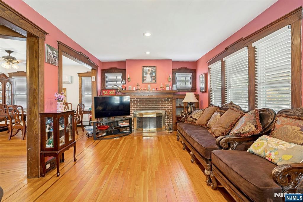 181 Selvage Ave, Teaneck, NJ 07666