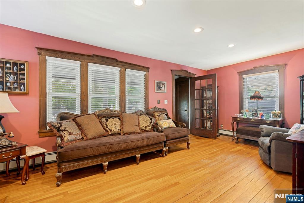 181 Selvage Ave, Teaneck, NJ 07666