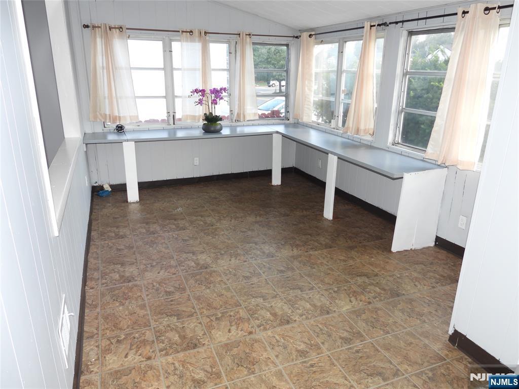 133 Baldwin Avenue - Photo 2