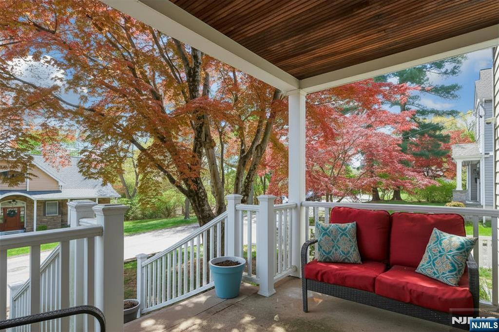 54 Chestnut Avenue - Photo 3