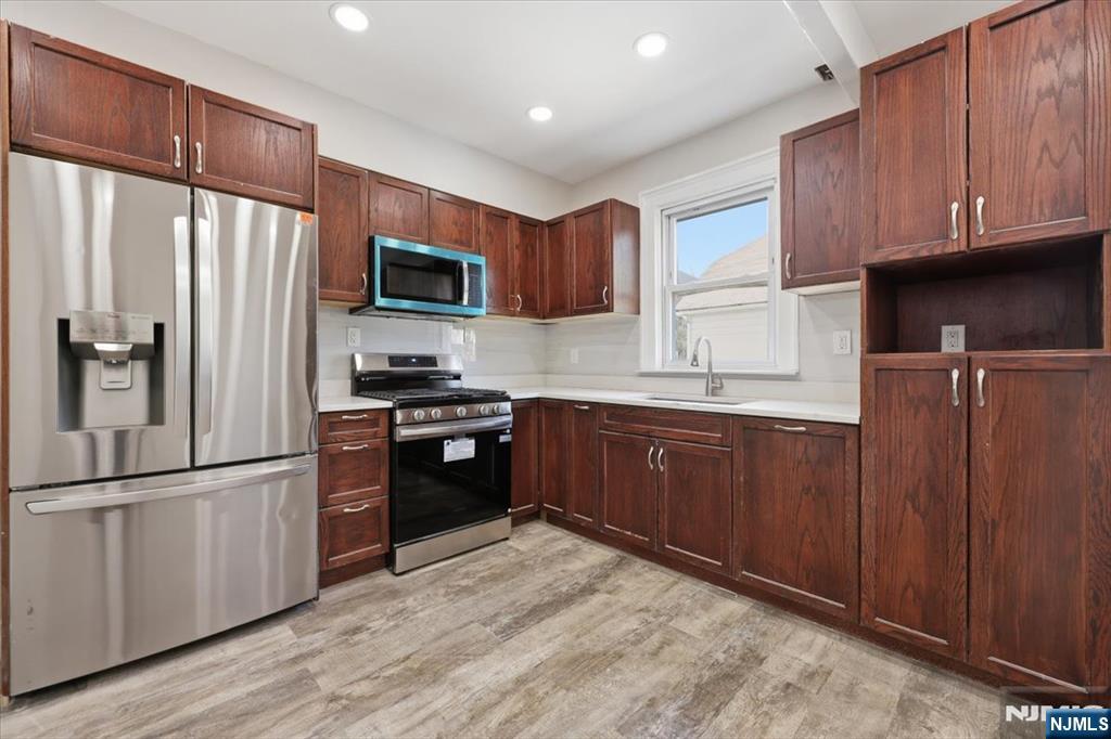 90 Dewitt Place 2 - Photo 4
