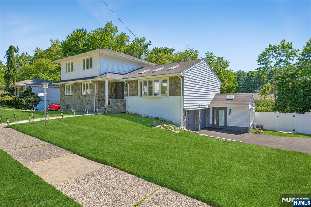 13 Munsey Road — photo 2
