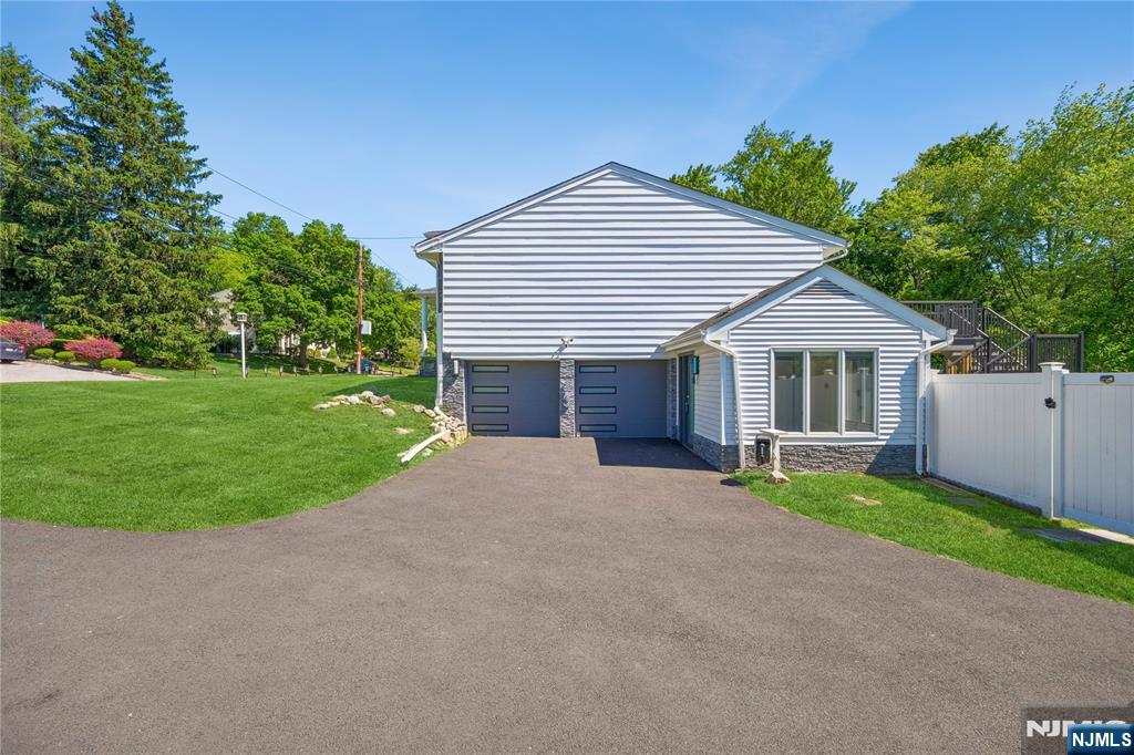 13 Munsey Road — photo 42