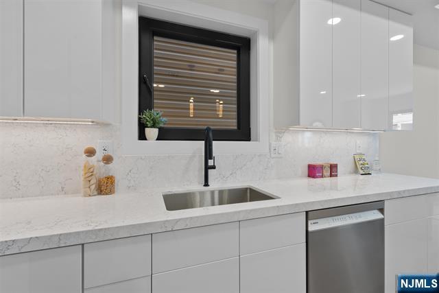 99 Van Horne Street 1 - Photo 3