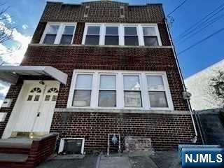 85 Macarthur Avenue - Photo 1