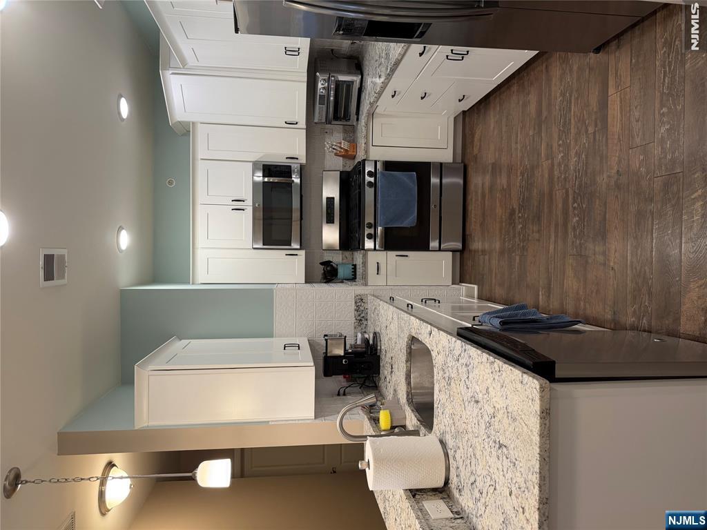 43 Elston Court 303 - Photo 2