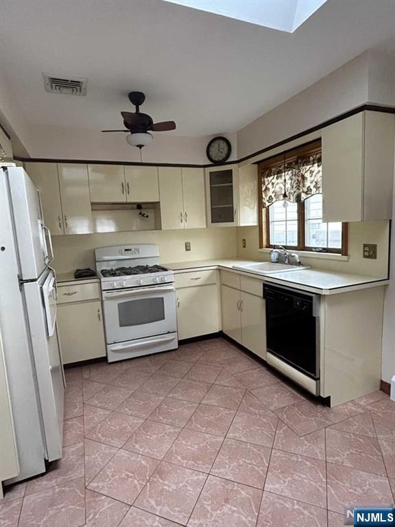 242 Paterson Avenue - Photo 5