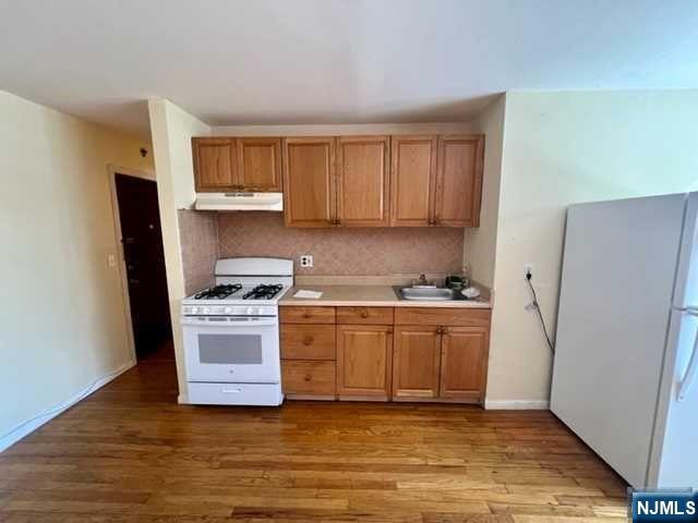 166 Sedore Avenue 1 - Photo 3