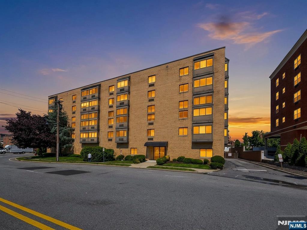 5 Linden Street 2H - Photo 1