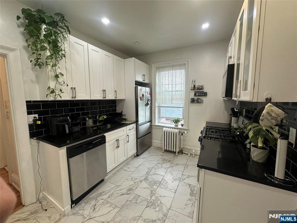 244 Lawton Avenue 13 - Photo 1
