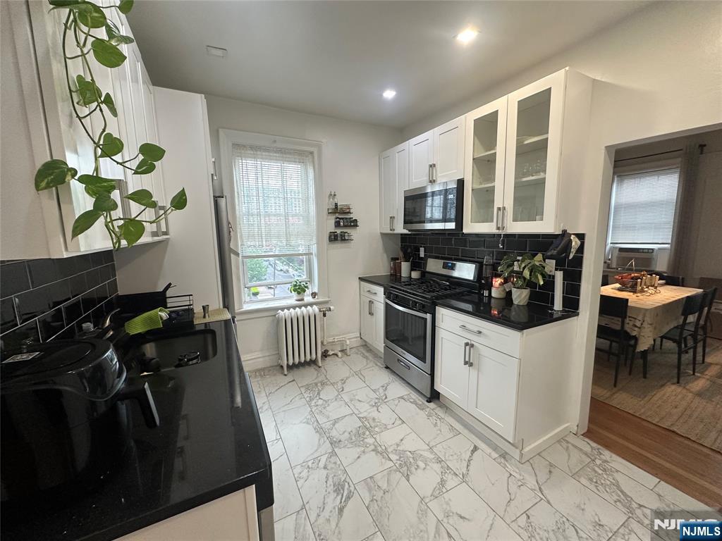 244 Lawton Avenue 13 - Photo 2