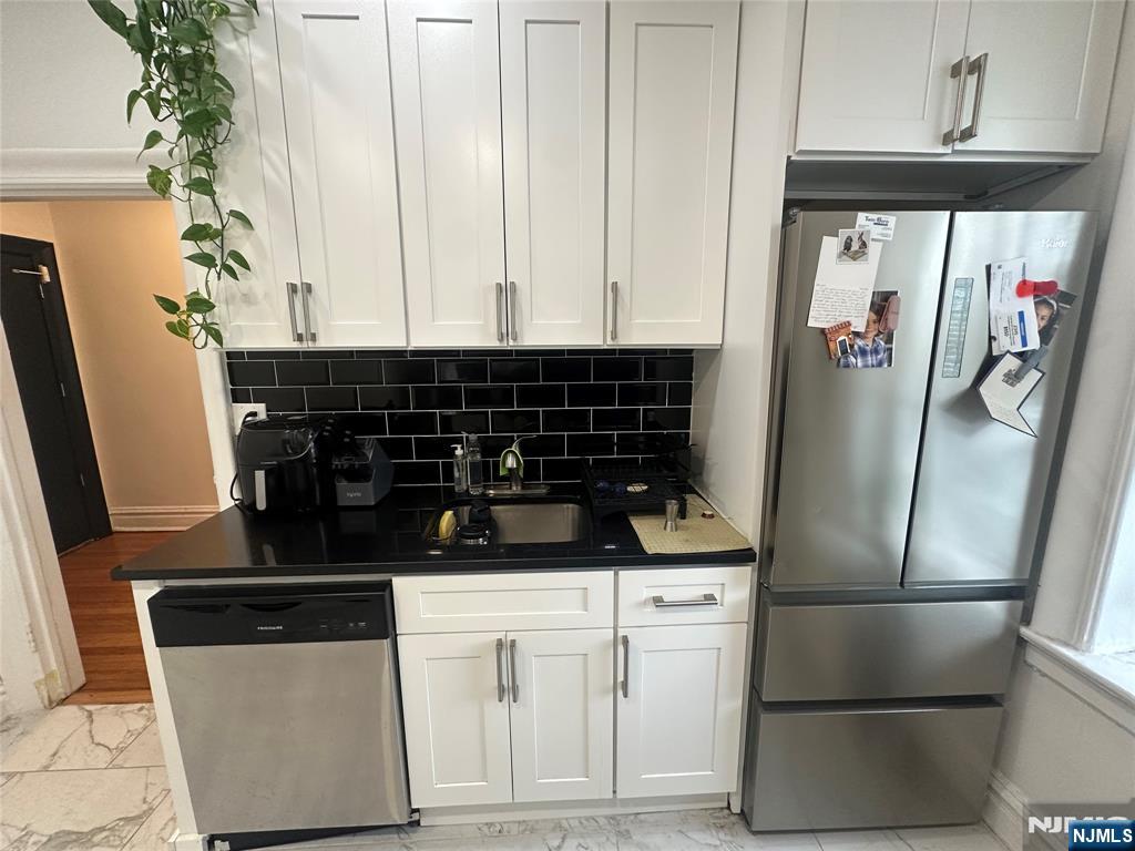 244 Lawton Avenue 13 - Photo 4