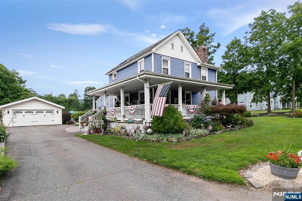 <p>Listings That Reflect Our Standards</p>