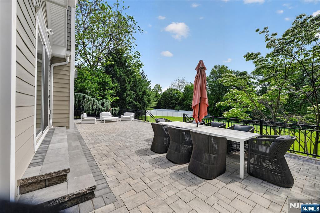 22 Glen Carl Road — photo 39