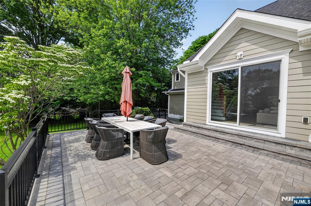 22 Glen Carl Road — photo 40
