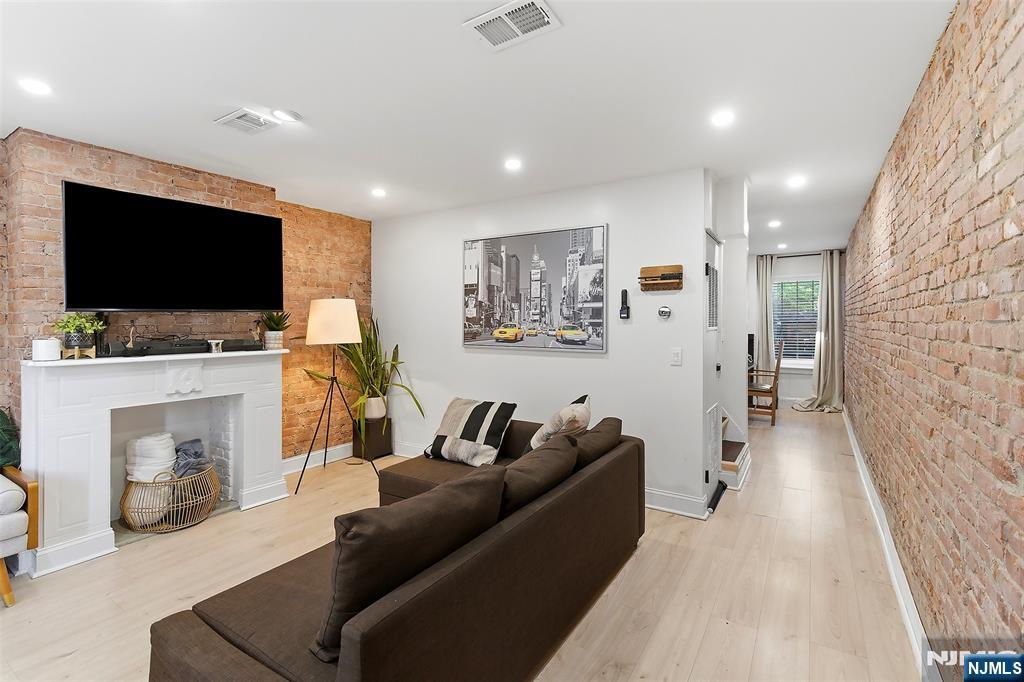 22 8th Avenue - Photo 4