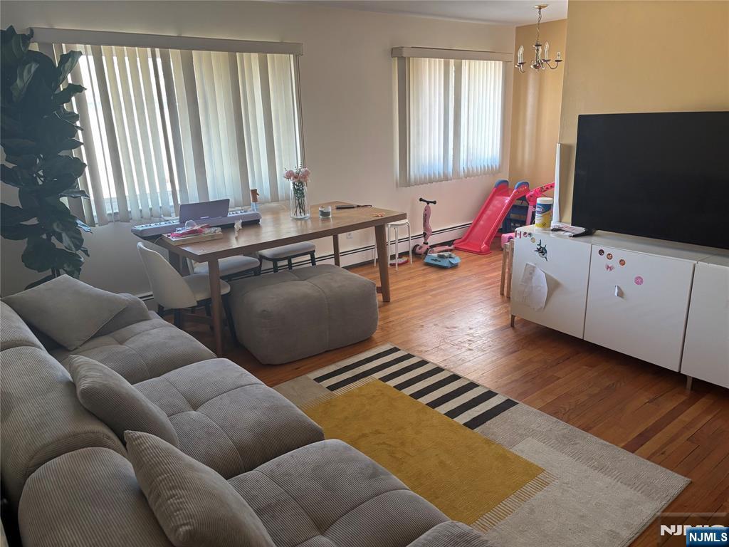 423 Walker - Photo 1
