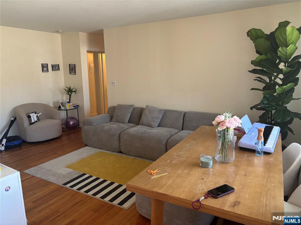 423 Walker - Photo 2