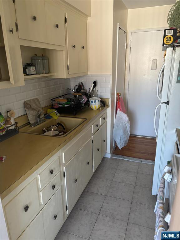 423 Walker - Photo 4