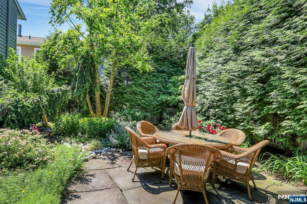 348 Highwood Avenue - Photo 3