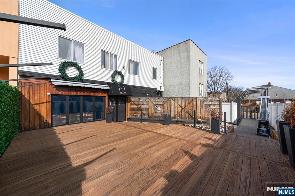 526 Anderson Avenue - Photo 2