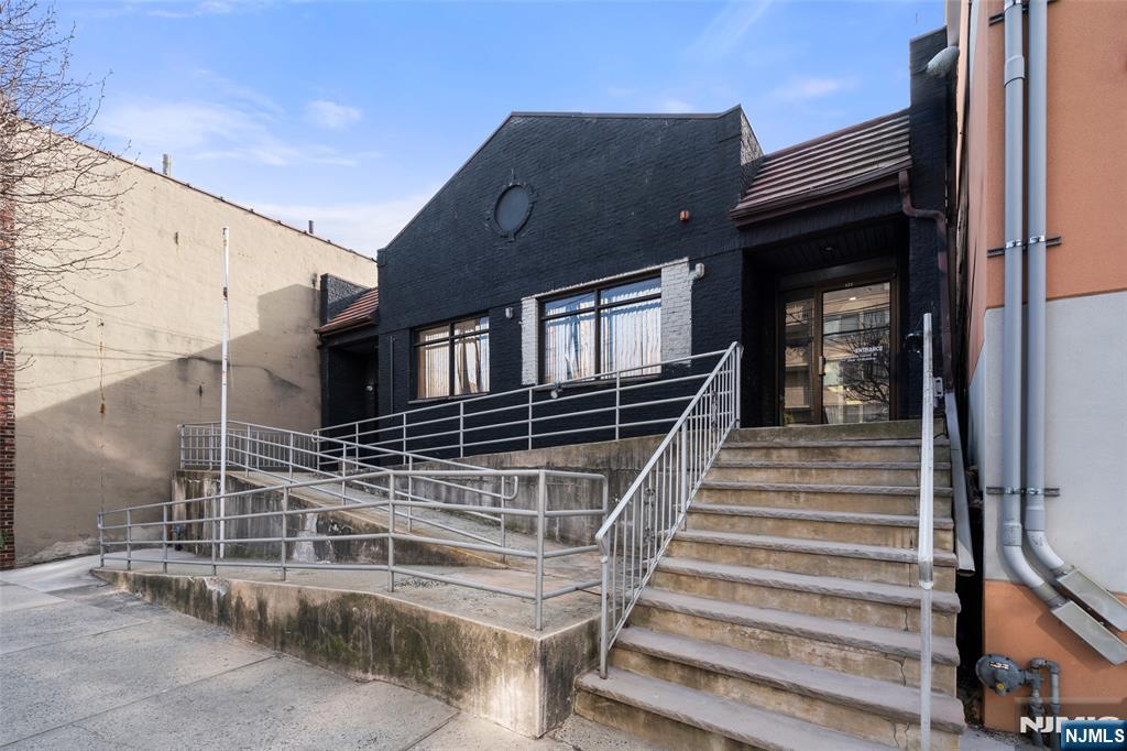 526 Anderson Avenue - Photo 3