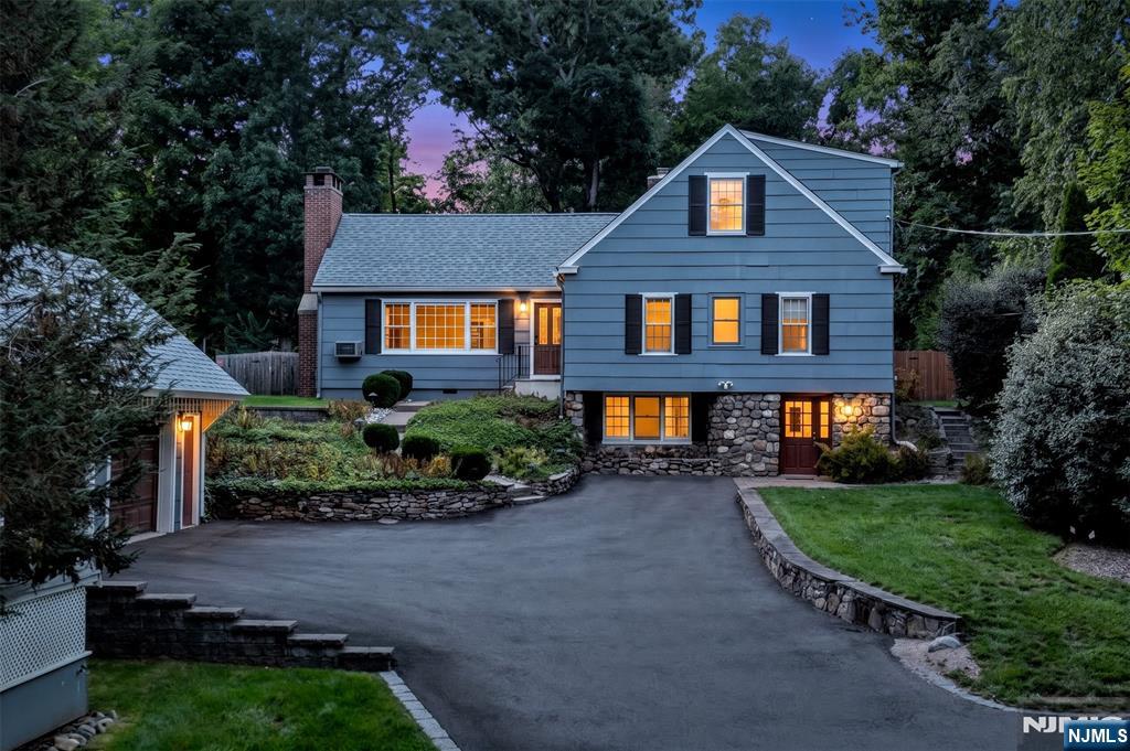 Photo 1 of Sale Pending at 497 W Saddle River Rd, Upper Saddle River, NJ 07458 | MLS# 26021577 | Listing updated on 2026-09-18