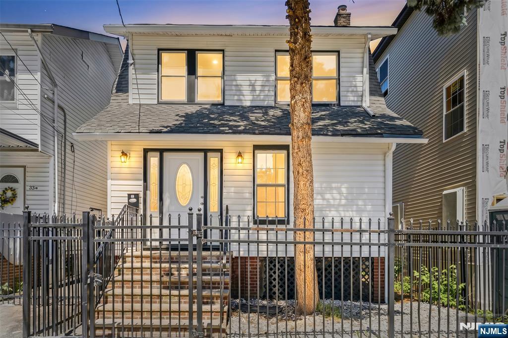 35 Grand Avenue - Photo 1