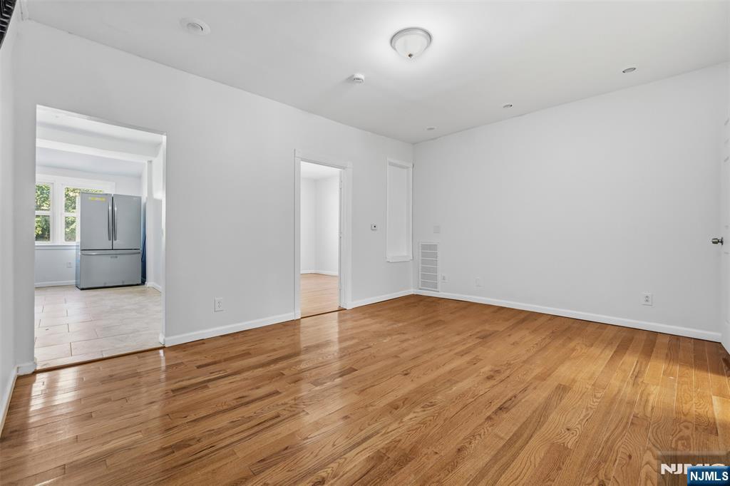 35 Grand Avenue - Photo 2