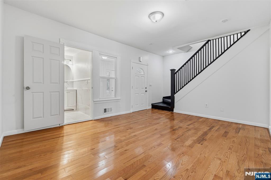 35 Grand Avenue - Photo 3