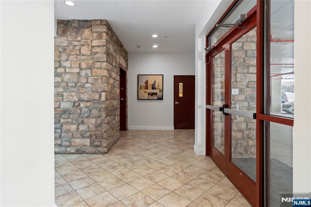 1 Parkway 109 - Photo 2