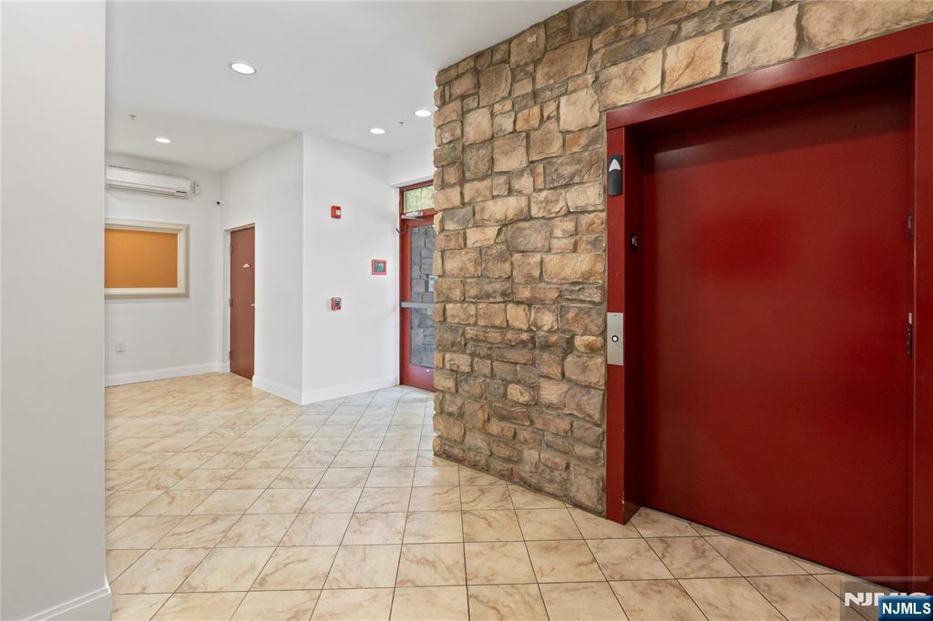 1 Parkway 109 - Photo 3