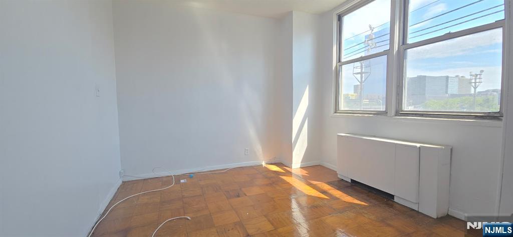 201 Bridge Plaza 3F - Photo 2