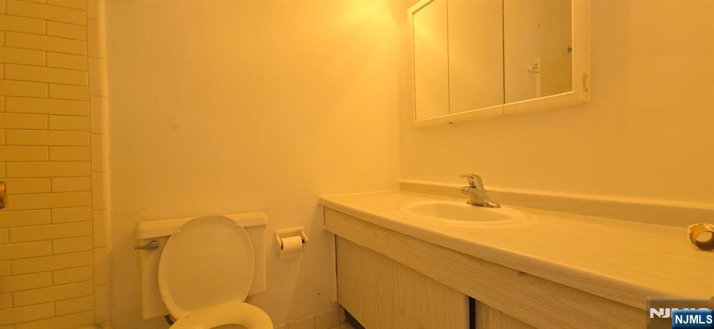 201 Bridge Plaza 3F - Photo 5