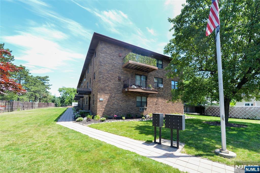 729 10th Street 2F - Photo 1