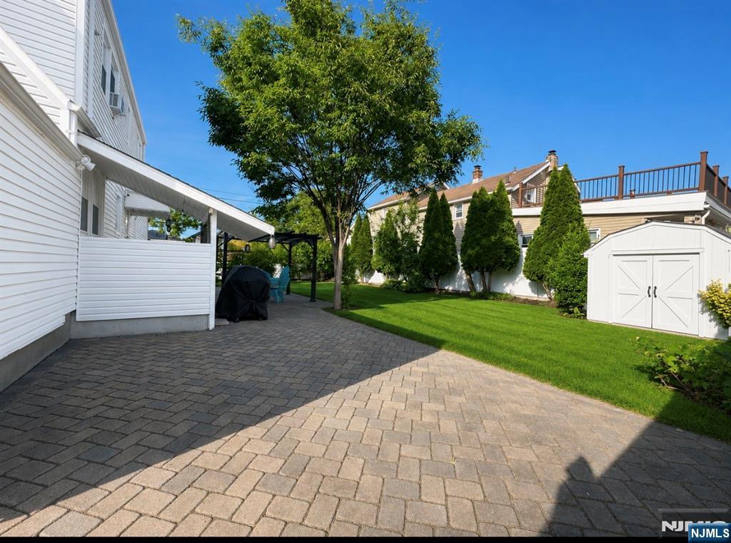 453 Glenwood Avenue - Photo 2