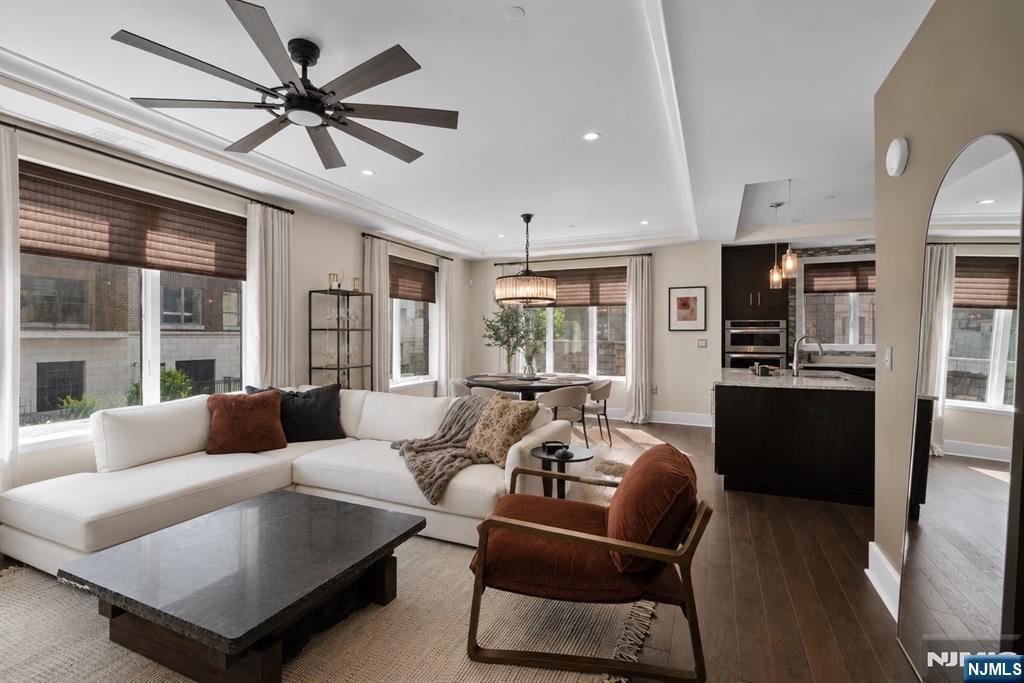 250 Henley Place 210 - Photo 1