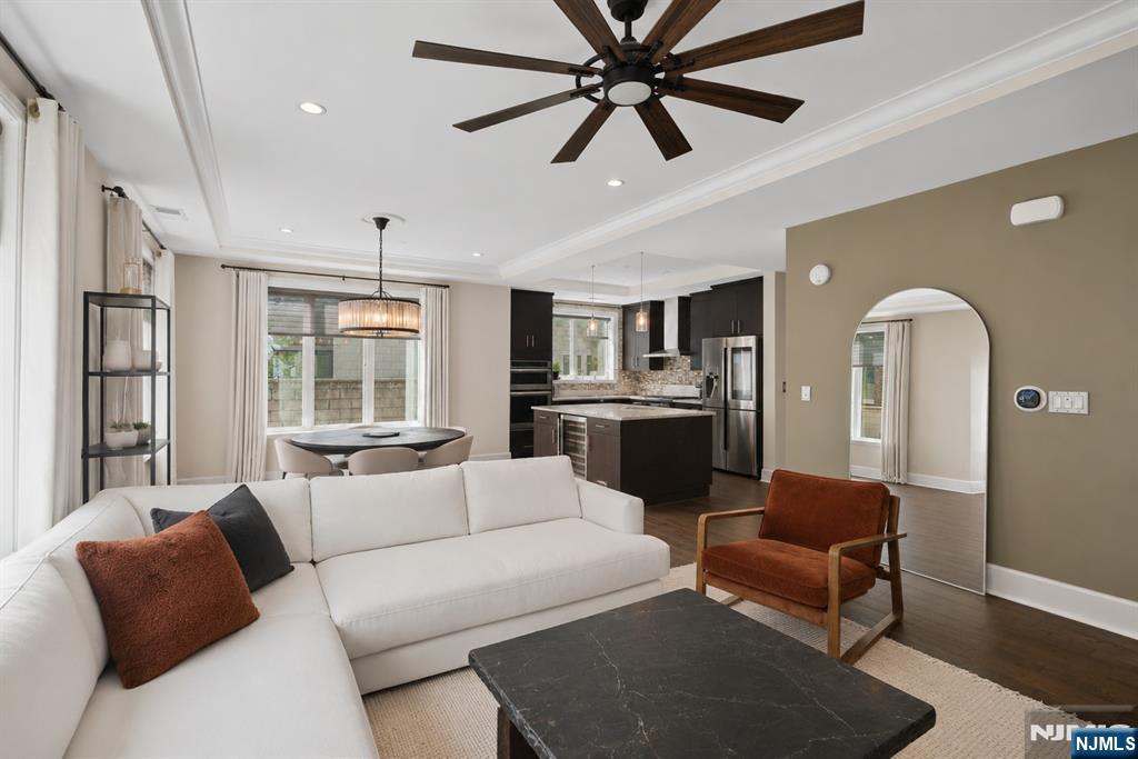250 Henley Place 210 - Photo 2